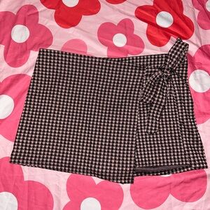 Haute Monde Black and Pink Houndstooth Mini Skort Skirt